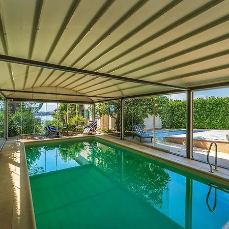 & Blue With Sea View Villa *