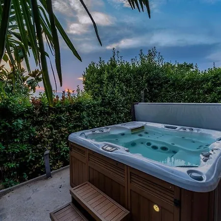 & Blue With Sea View Villa *